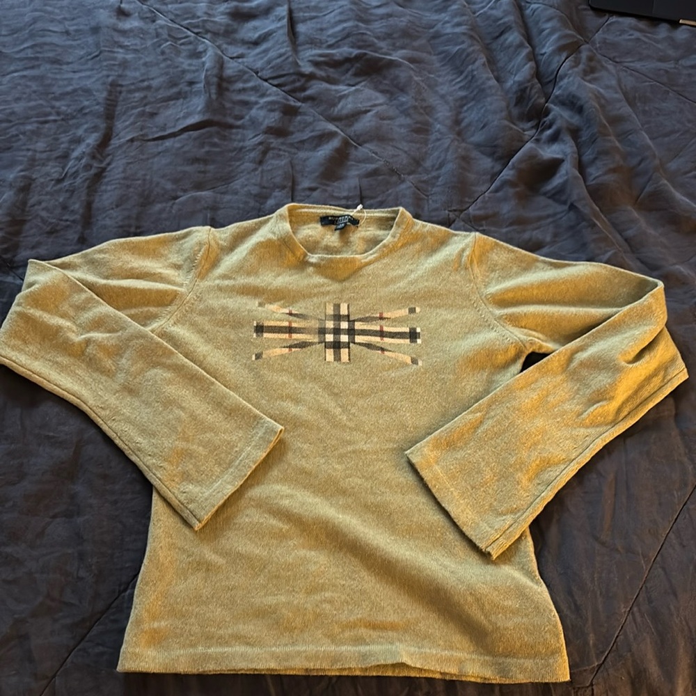 Burberry sweater size XS. 100% cashmere!
